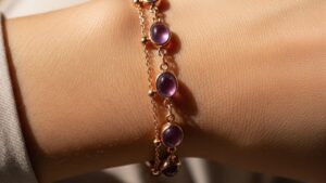6 Inspirasi Model Gelang Kombinasi Emas dan Mutiara yang Unik dan Elegan
